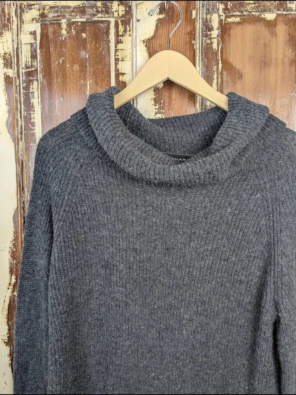 Tahari Merino Wool Blend Cowl Neck Sweater Oversized Small Minimalist Capsule - Picture 3 of 7